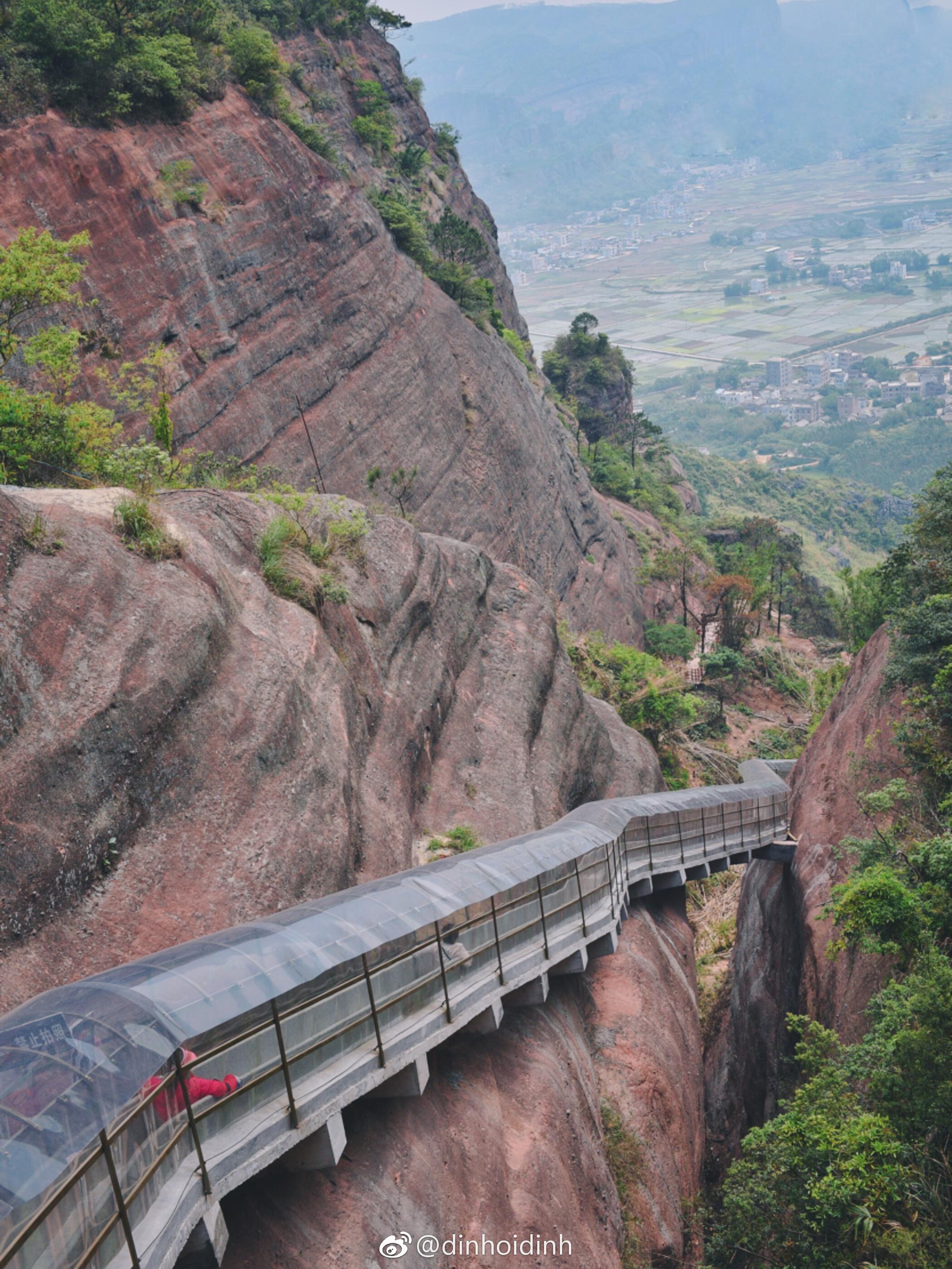 广西铜石岭国际旅游度假区位于北流市民安镇,距离北流市区约5公里