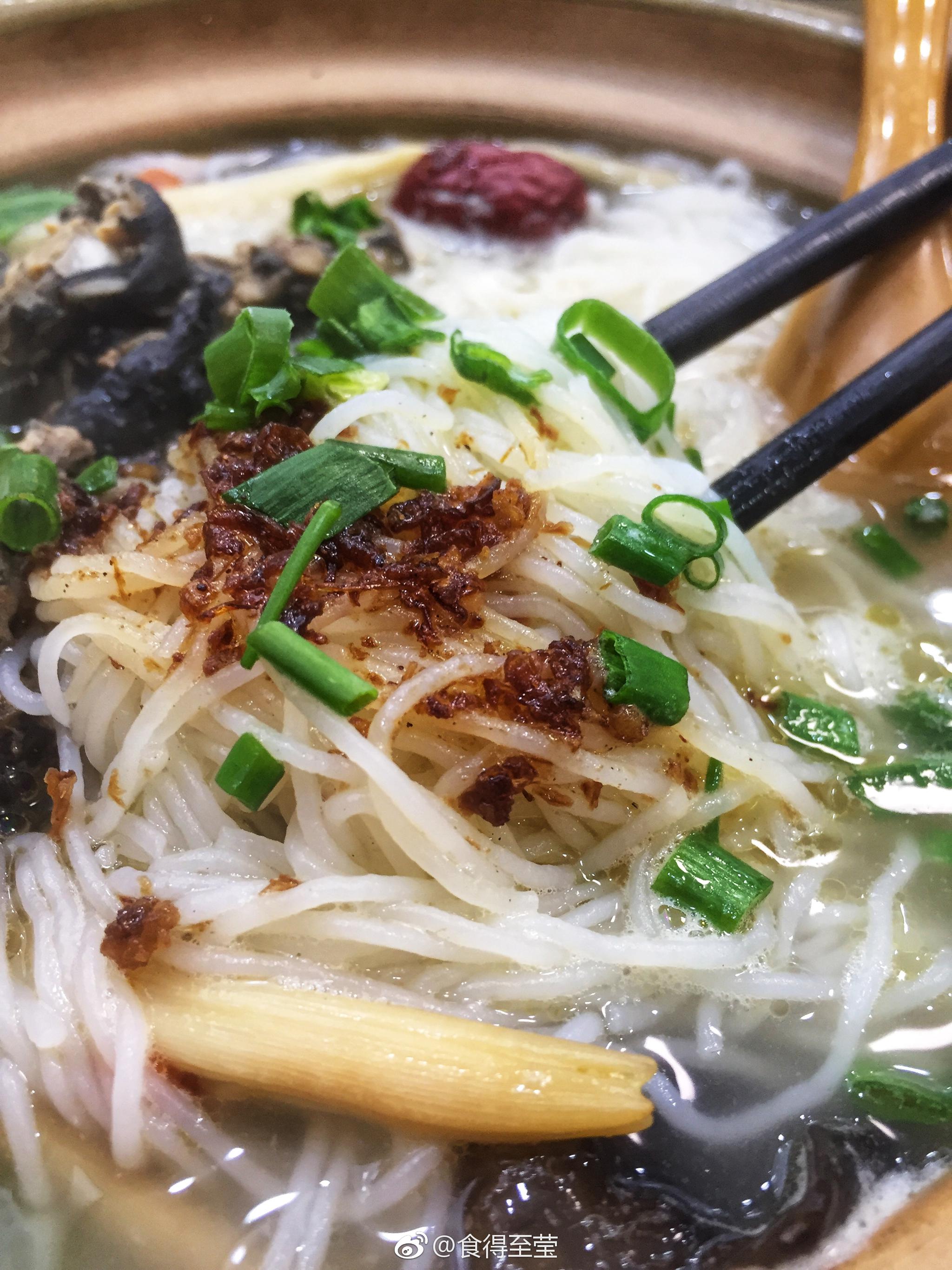 一碗走养生路线的砂锅粉—乌鸡砂锅粉