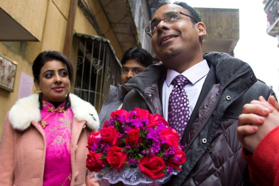 印度小伙到中国娶媳妇,婚礼现场见新娘一面困难重重