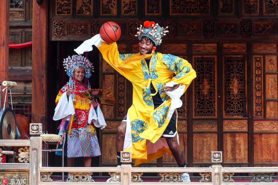 史上最年轻mvp罗斯身穿戏服放飞自我