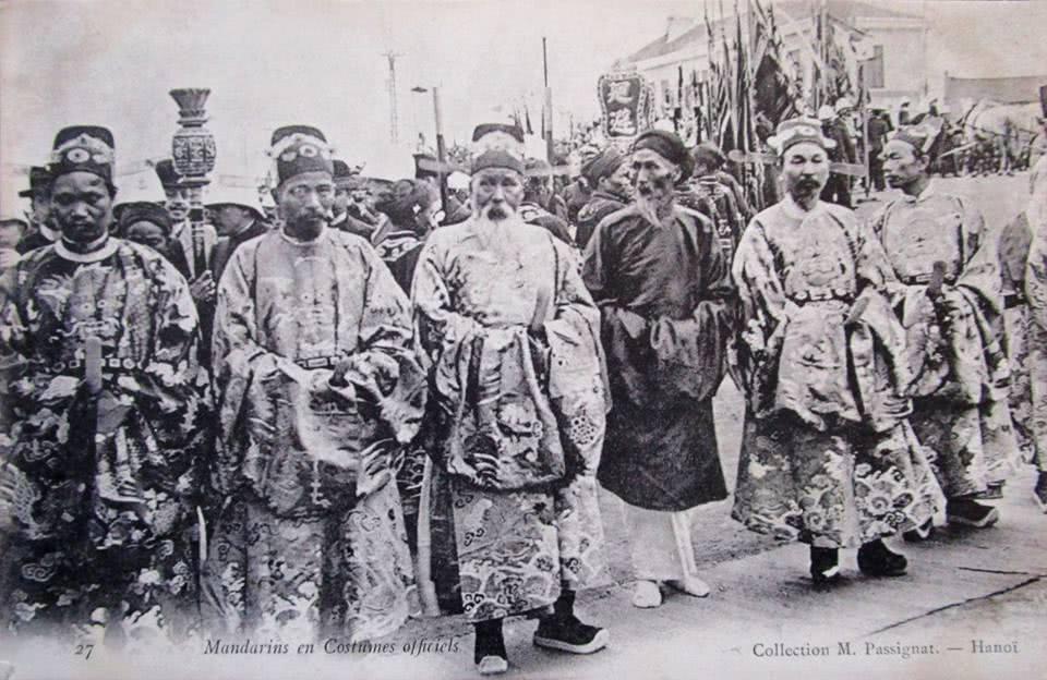 越南法属时期阮朝官员罕见旧照,全是穿明朝汉服蟒袍的近代越南人