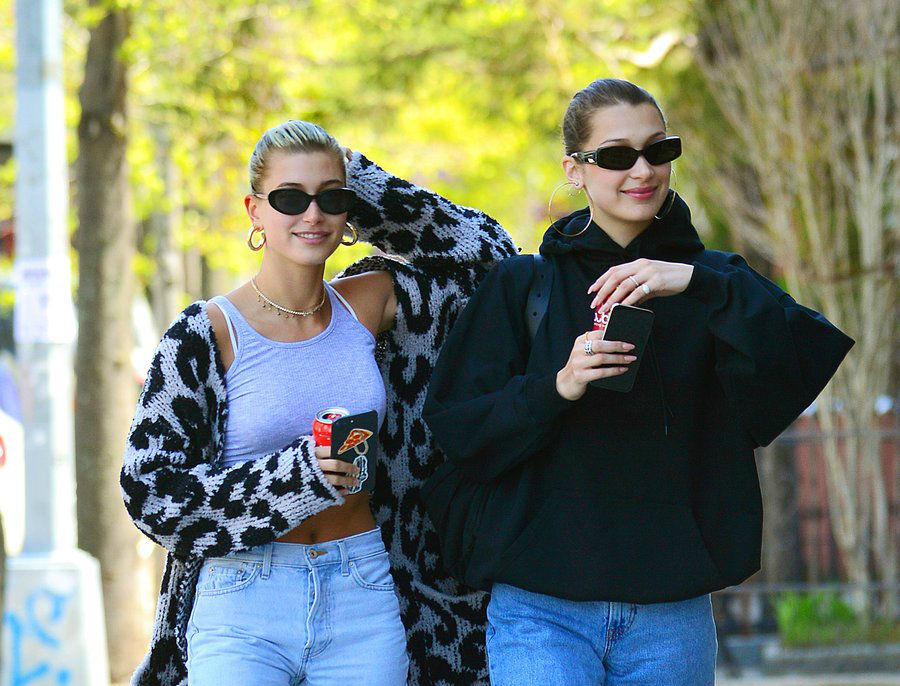 贝拉哈迪德闺蜜出街眉目传情海莉鲍德温花式炫腹美女才能做