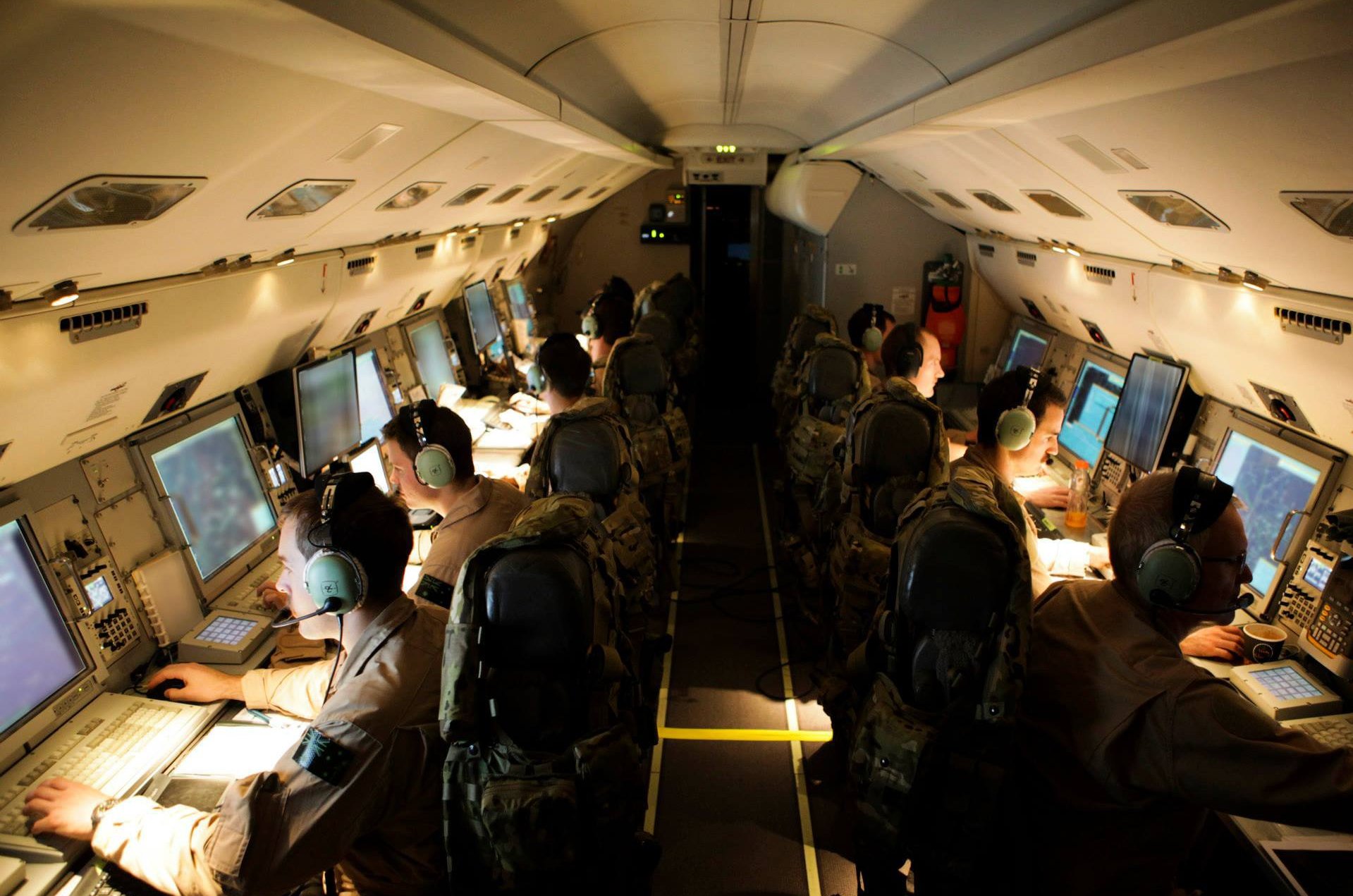 澳大利亚又开始嘚瑟预警机罕见出现在冲绳基地