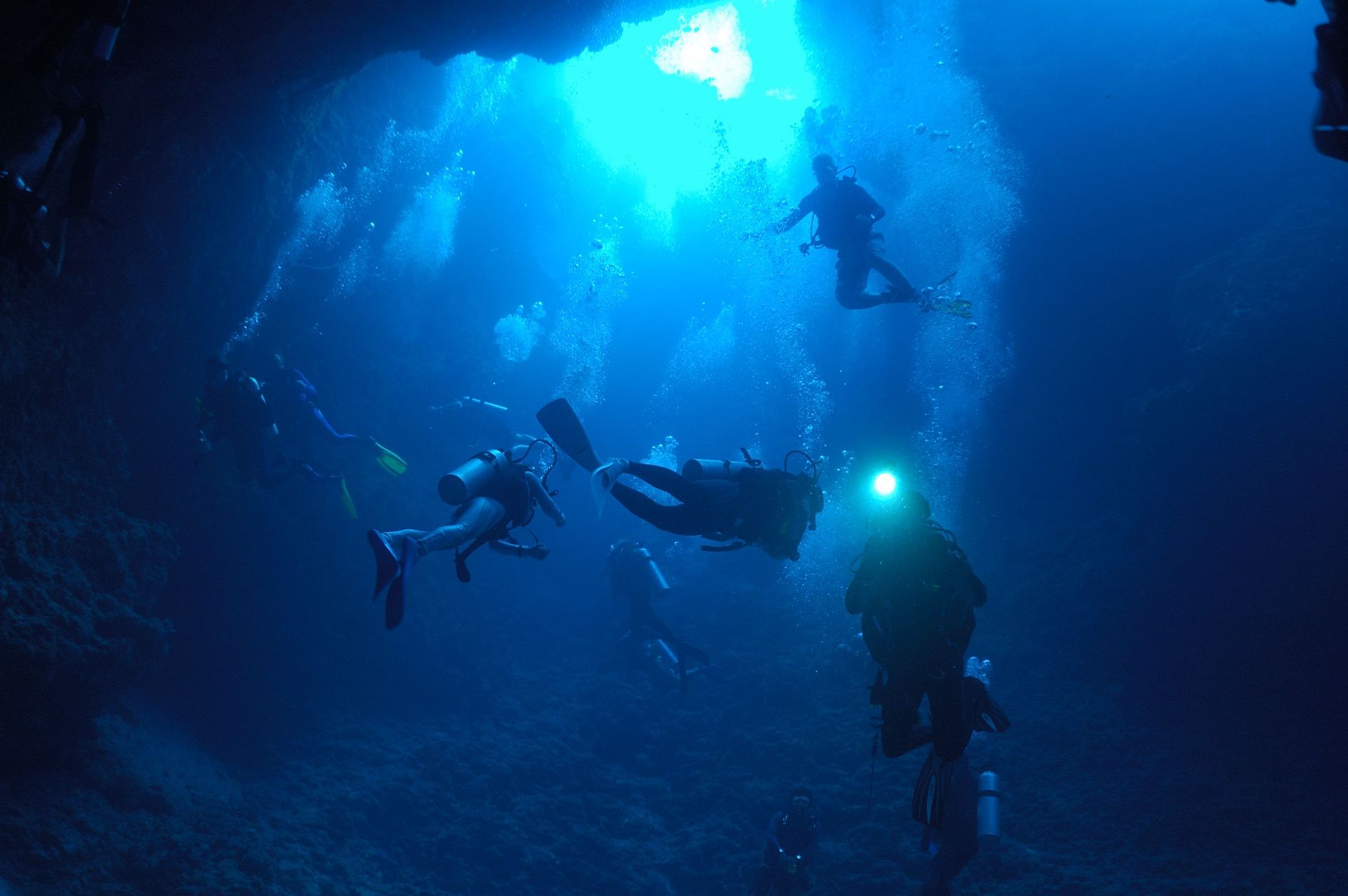 世界上最美的国家,只要5个小时就能到达,最主要的是还免签!