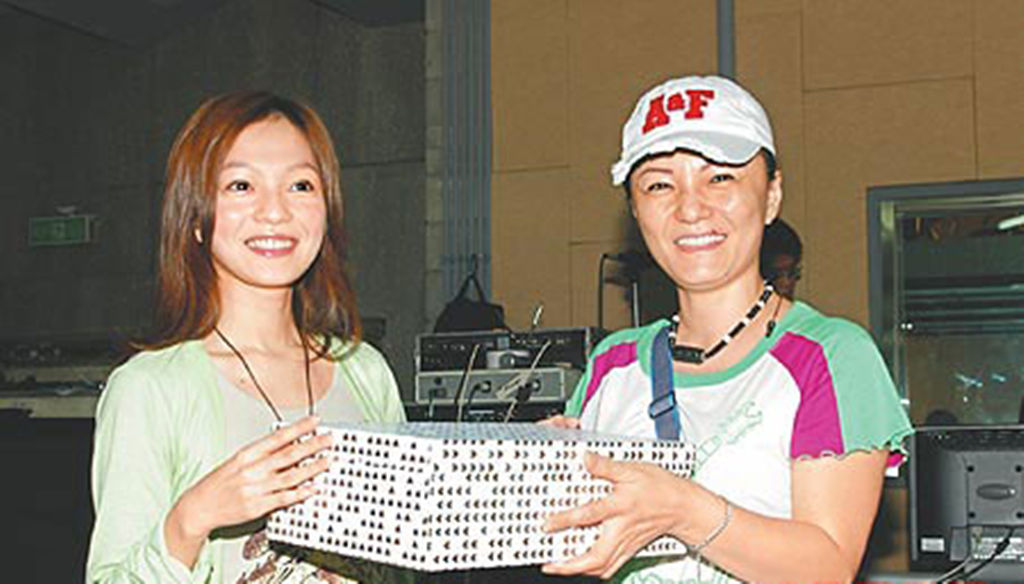 和母亲决裂与友人闹不和病倒后她终于又红了起来