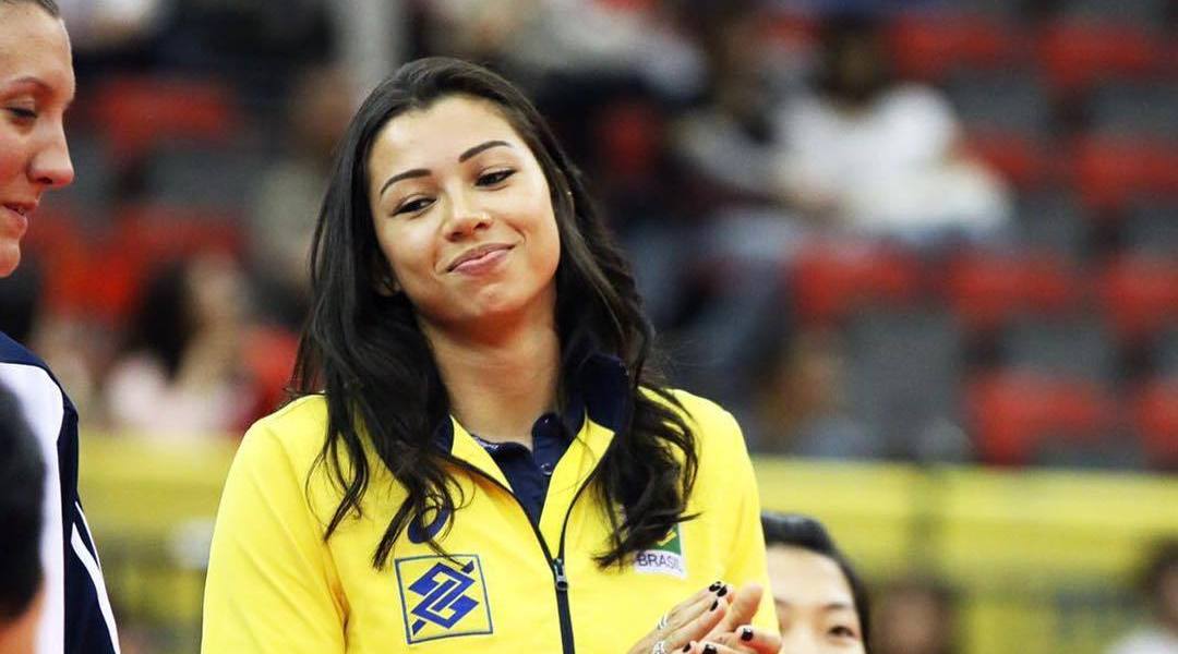 排超联赛 巴西女排副攻卡罗尔精彩集锦~真不知道她被塔伊萨和法比亚娜