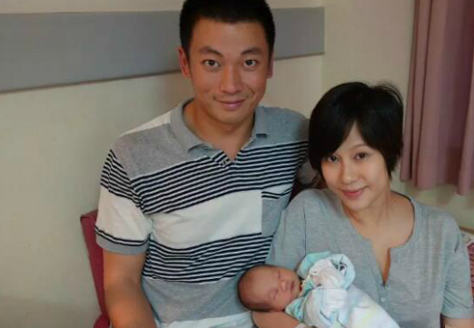 她和王子文迷之相似,曾受成龙提携,嫁入豪门被追债,今低调幸福