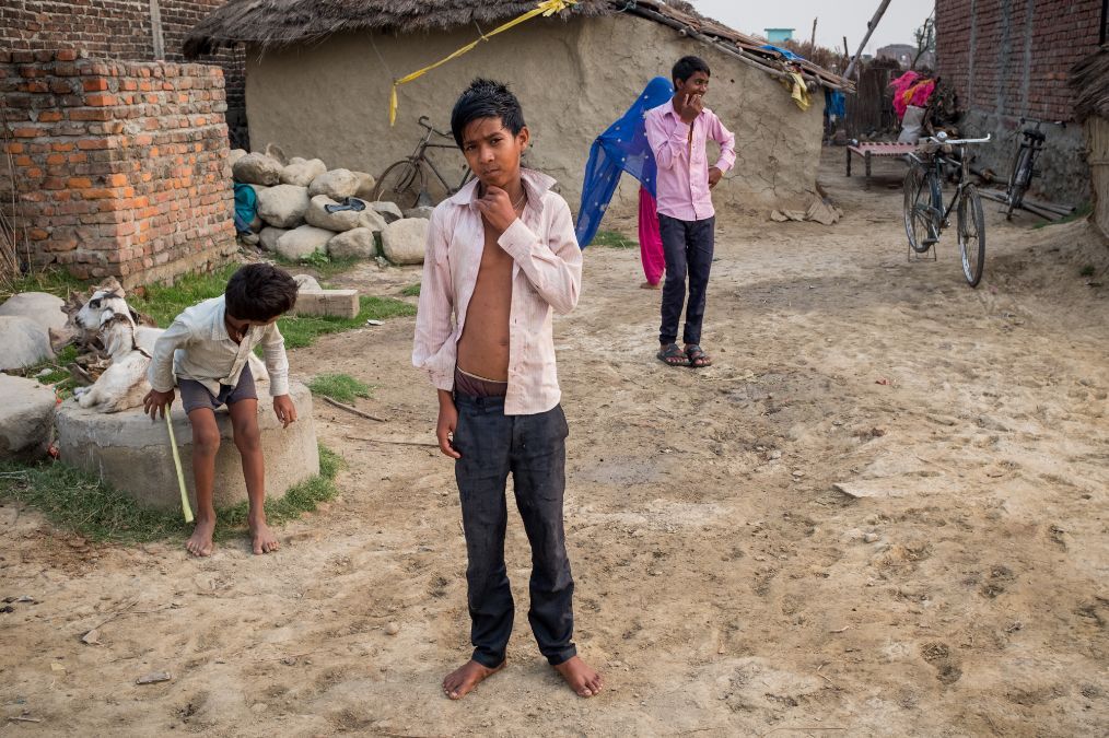 尼泊尔乡村实拍:很多小孩没有鞋穿,很多家庭住