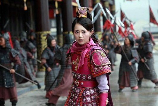 大唐女将 樊梨花 ,率兵出征,英姿飒爽,当真是巾帼不让须眉