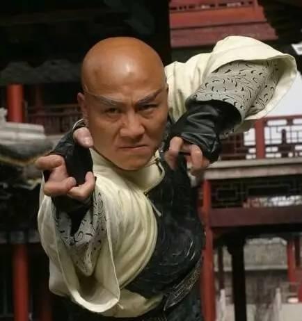 和恩师张鑫炎再度合作,出演刘家成执导的作品《少林武王》饰昙非和