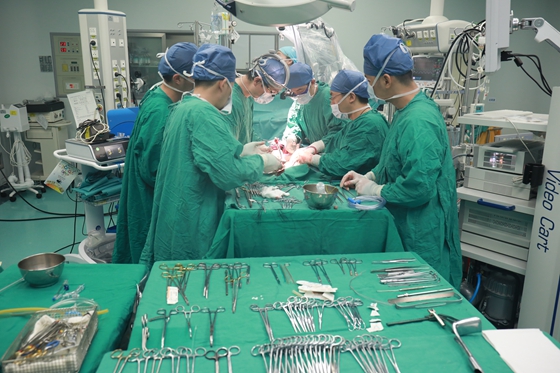 湘雅医院多学科合作为复杂疑难肝癌患者成功开展大型胸腹联合手术