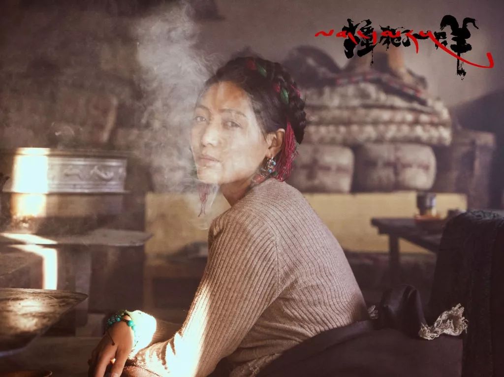 这种交错感在一开始并不强烈,直到电影后半段,司机走进风情万种老板娘