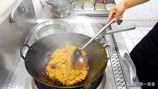 厨师长教你:在家自制五香豆腐串,步骤配比全在这,看一眼就会