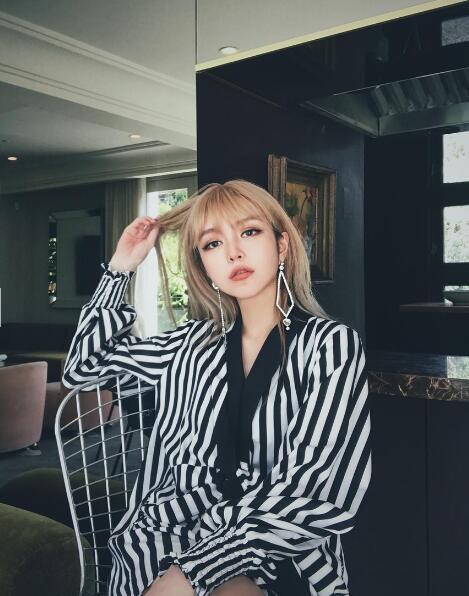 罗志祥女友周扬青晒美照 撞脸女团泰国成员