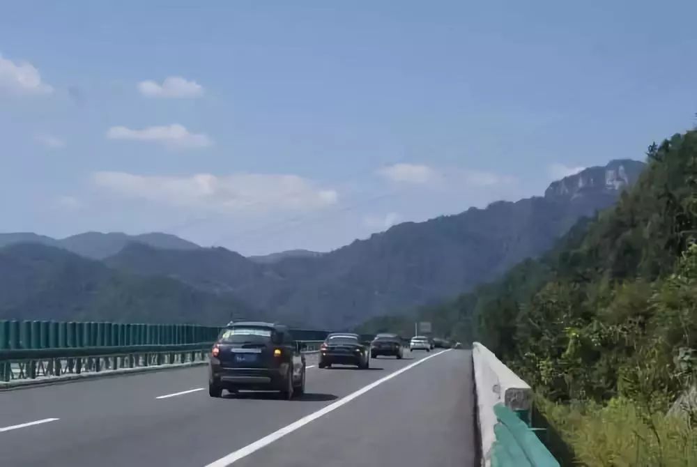 27,s203省道450公里至460公里处,事故多发原因是冬季路面结冰.