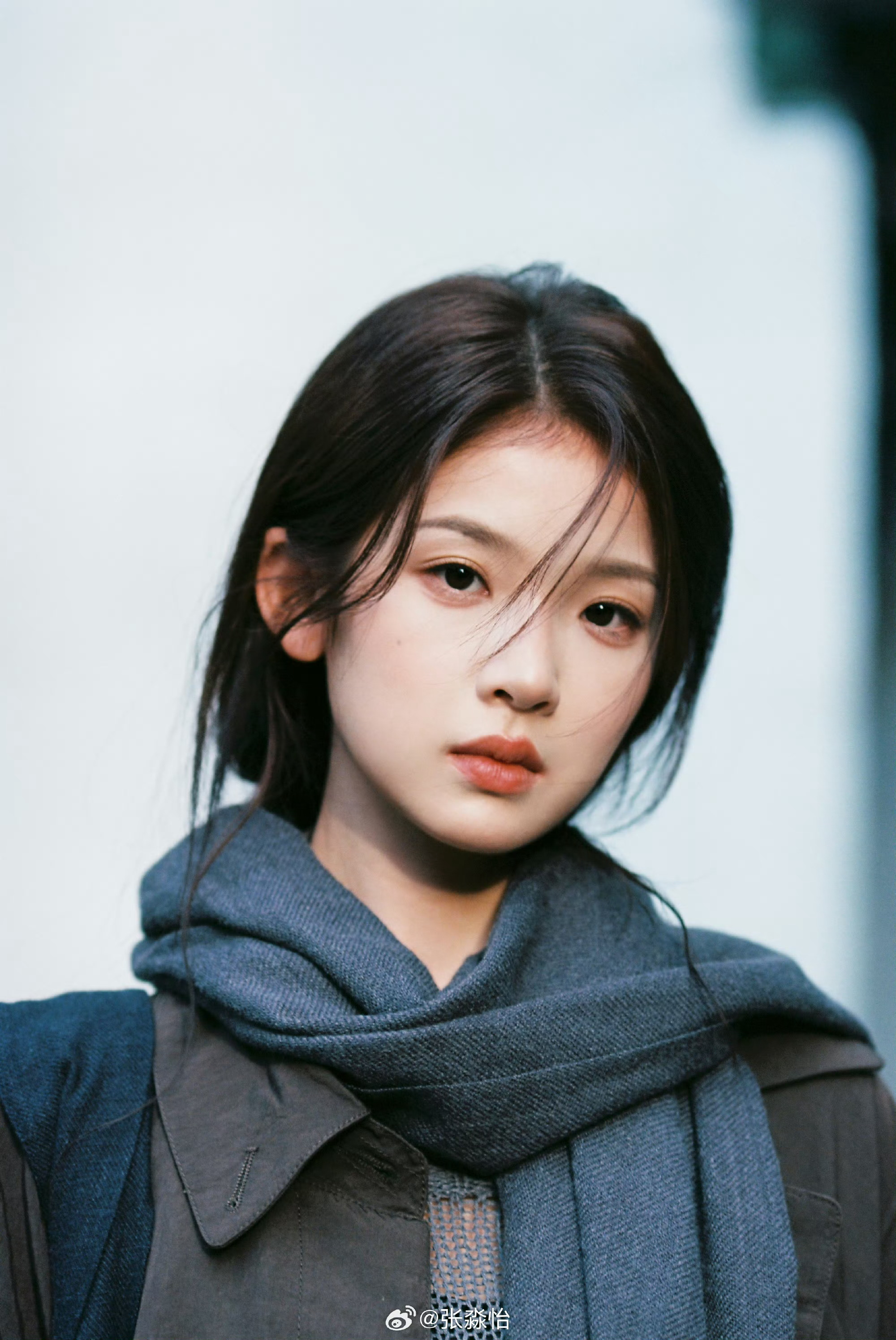 张淼怡秋日胡同写真演绎文艺女作家