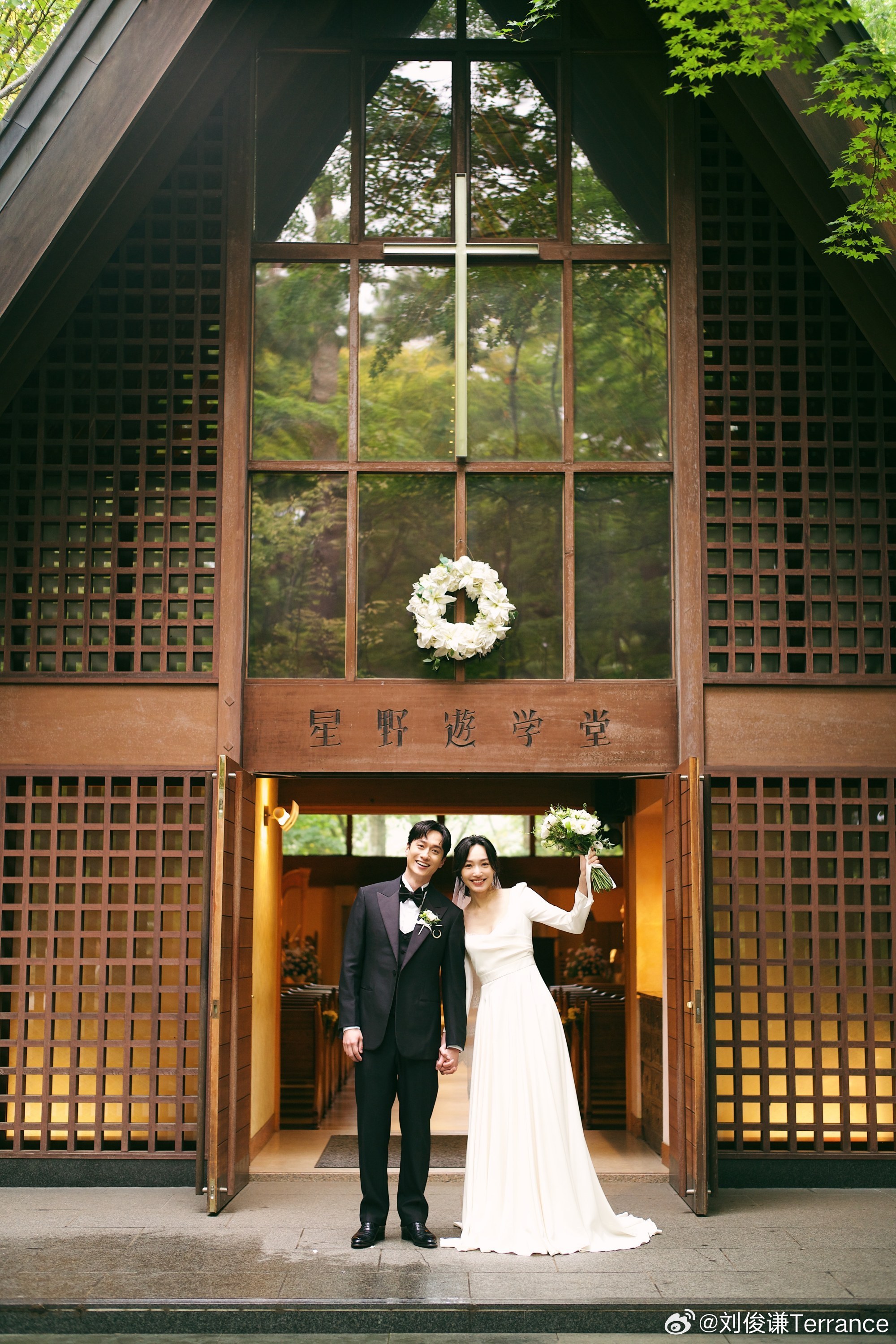 刘俊谦晒婚纱照官宣结婚,代表作包括九龙城寨之围城
