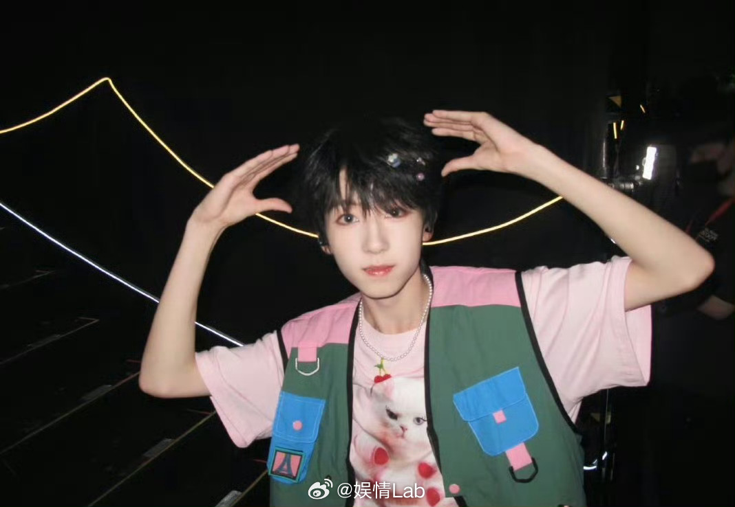 杨博文玩梗自嘲幻梦破碎，开学前劲舞实力依旧