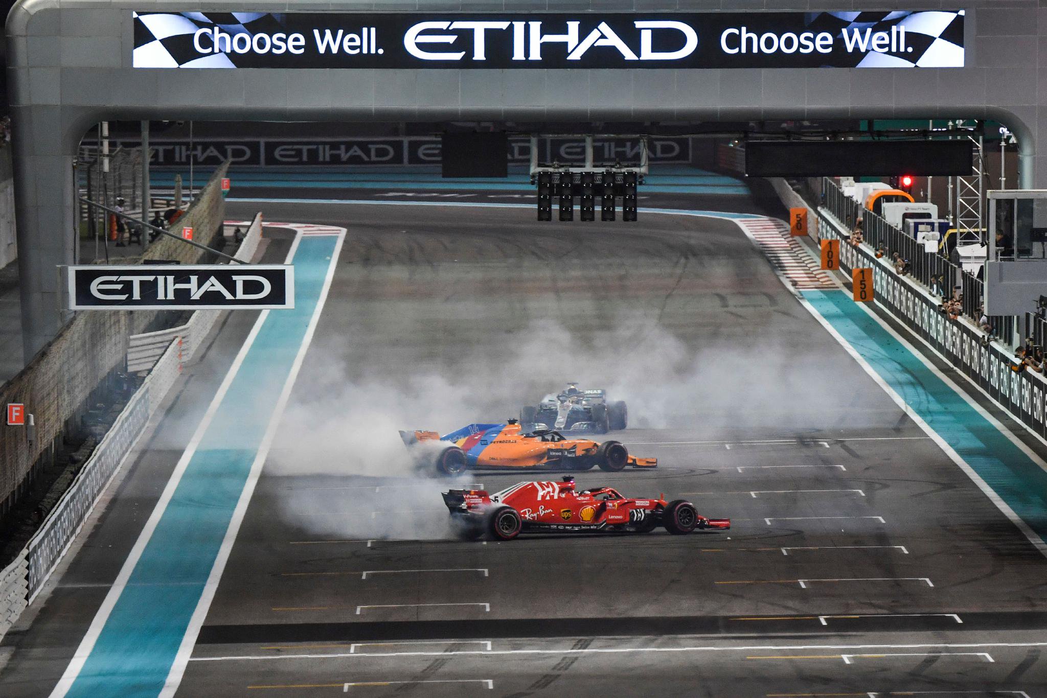 2025赛季F1收官在即,两场正赛冲刺赛决车手冠军|卡塔尔大奖赛|F1卡塔尔大奖赛|大奖赛|卡塔尔|世界冠军_新浪新闻