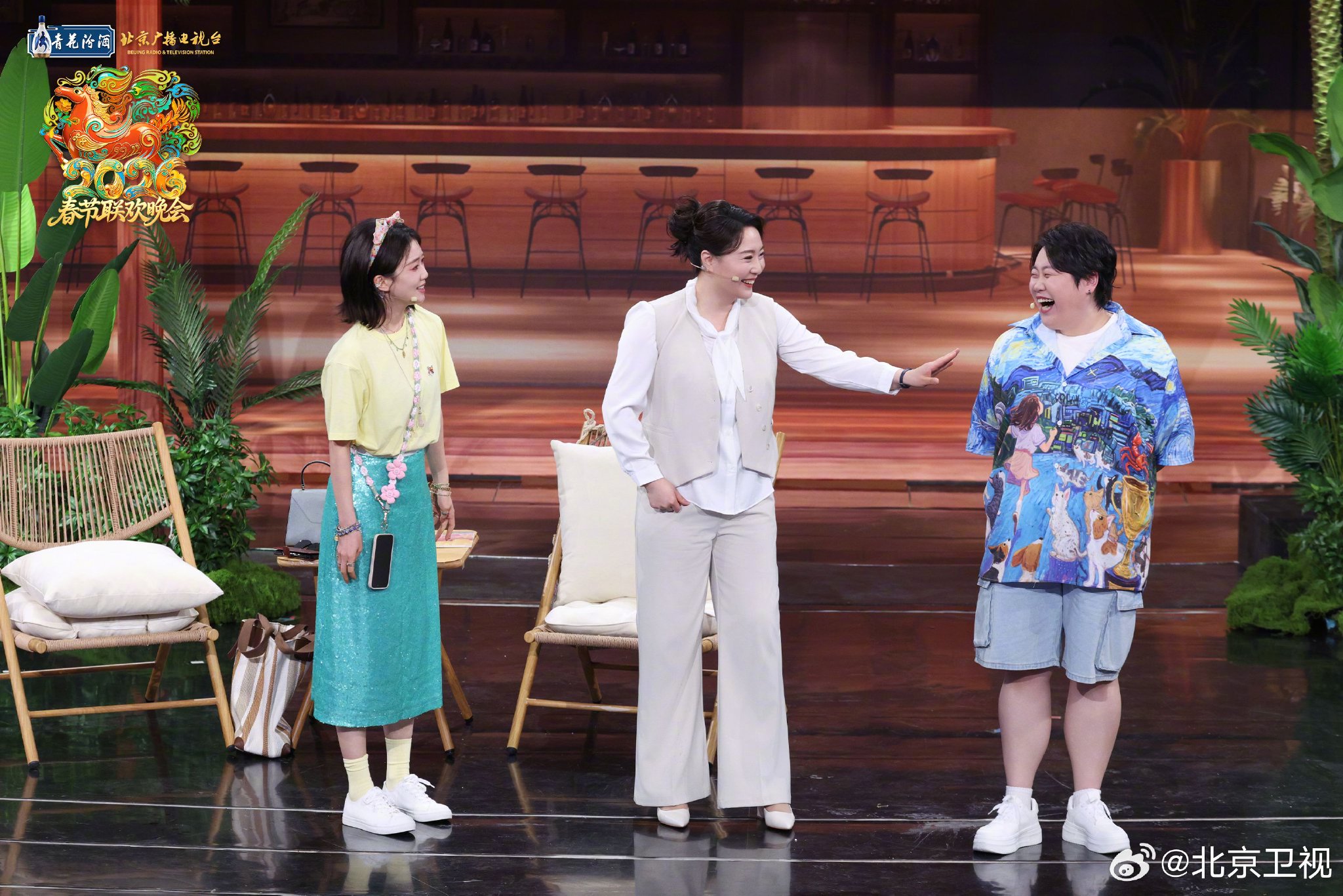 北京台春晚孔令美于莎莎演绎职场社交名场面|老板|春节联欢晚会|跟着老板去旅行|北京卫视春晚|郭甲醛_新浪新闻