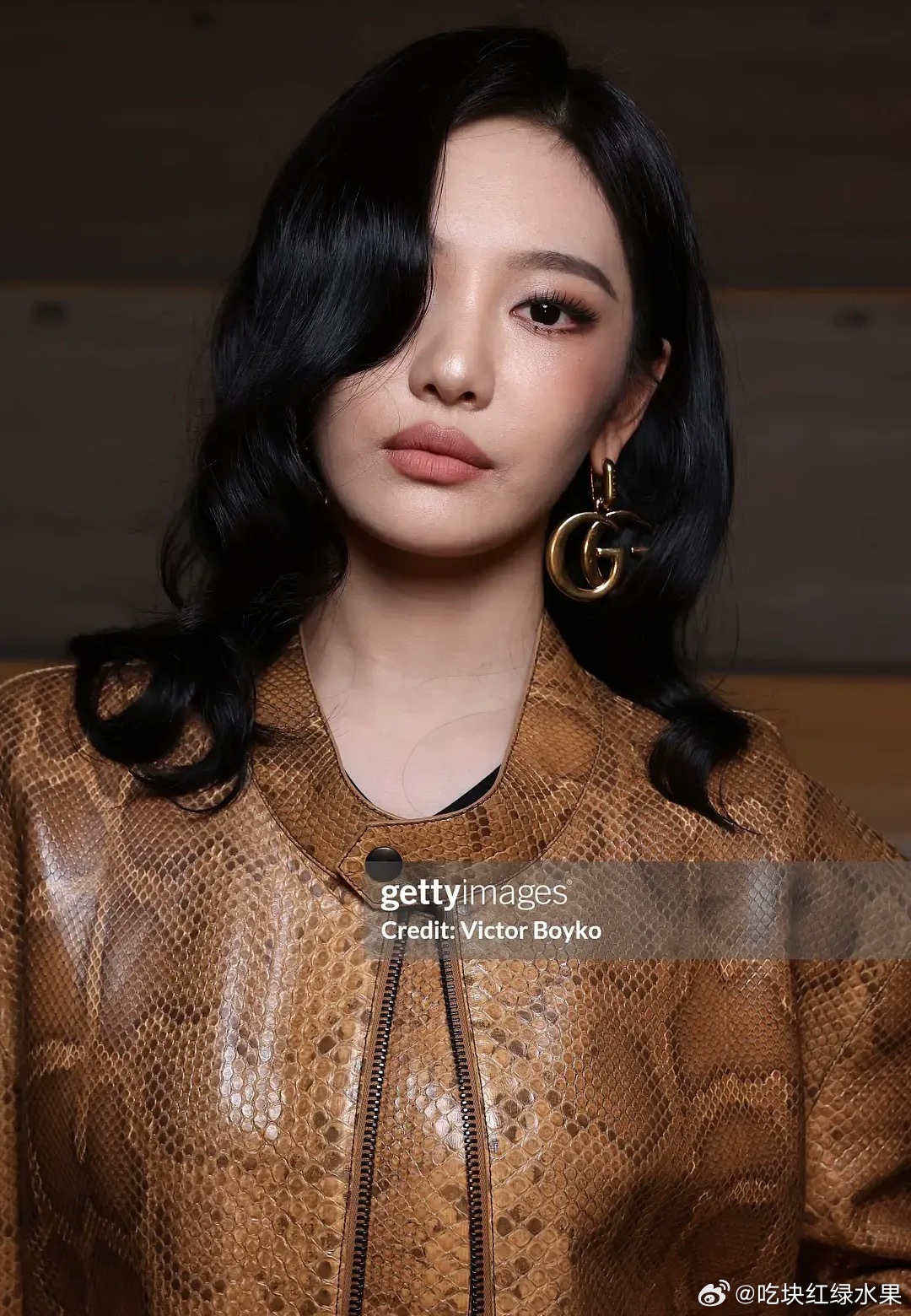 宁艺卓Gucci时装周生图曝光，蛇纹皮衣造型引热议|古驰(Gucci)|卓美|直播_新浪新闻