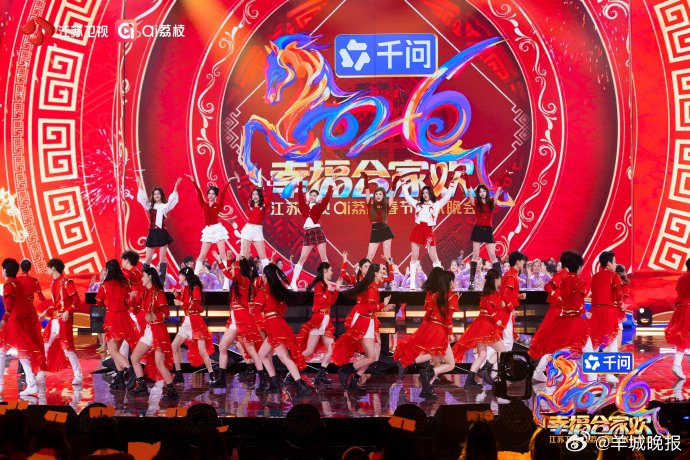 江苏卫视春晚开场舞动中国红迎马年|春节联欢晚会|武侠|北京卫视春晚|王楚然|镖人：风起大漠_新浪新闻