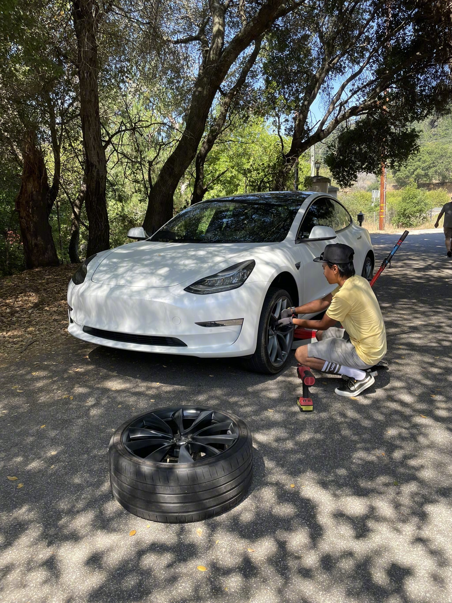 特斯拉model 3/y标准版取消物理胎压传感器