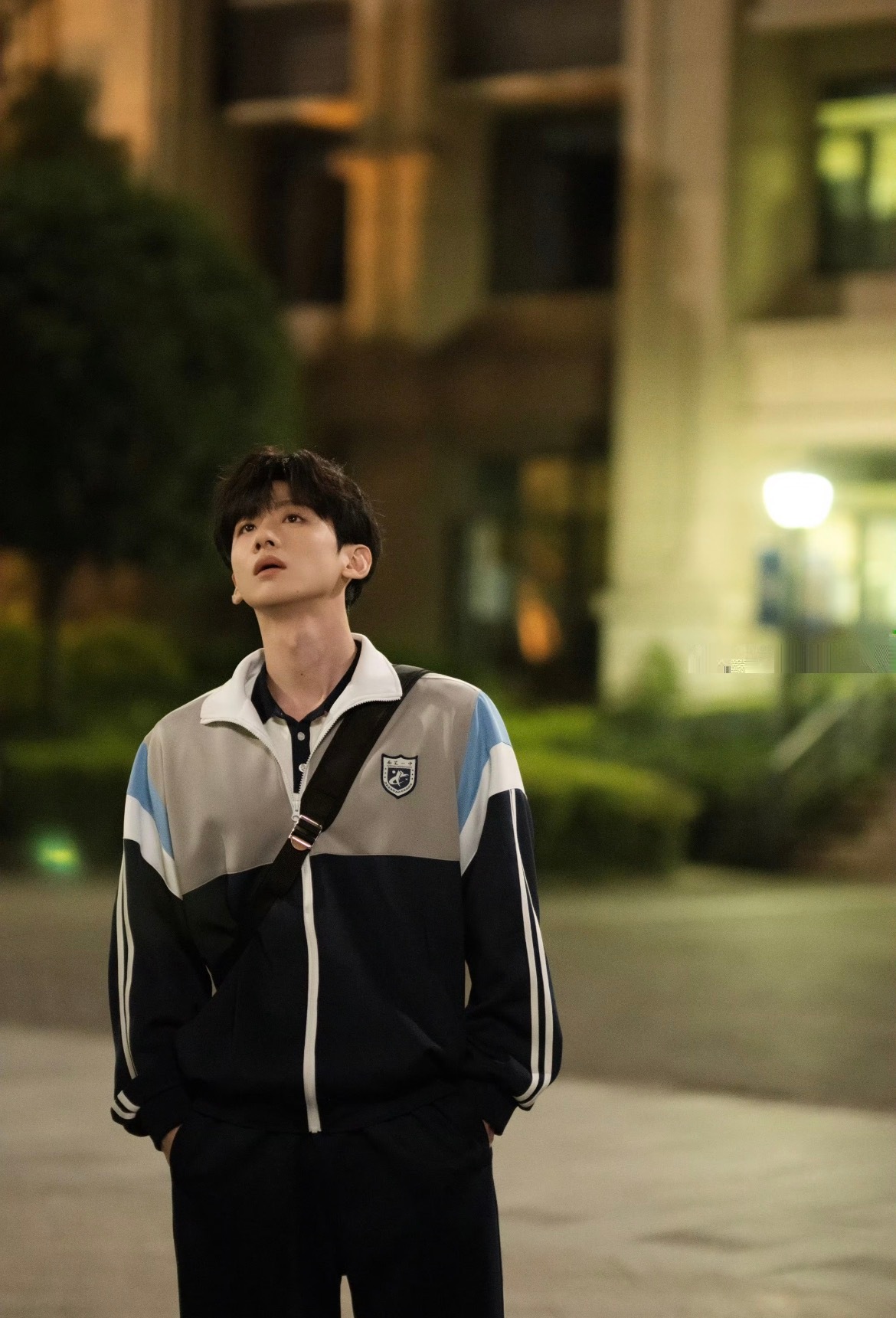 王一博白敬亭等14位明星校服造型合集|沈月|翟潇闻|周翊然|陈哲远|林一_新浪娱乐_新浪新闻