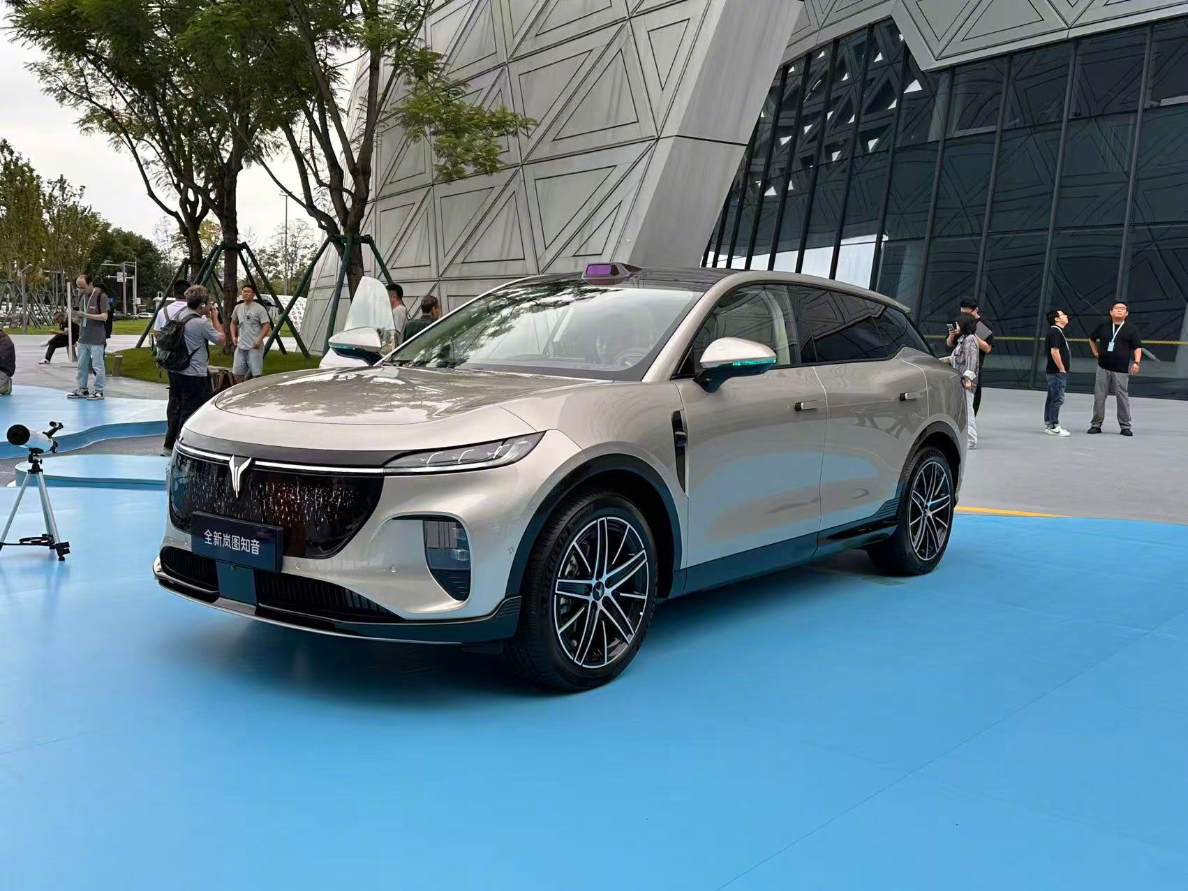 岚图知音成都车展上市,售价20.29万起,最高续航910km-新浪汽车