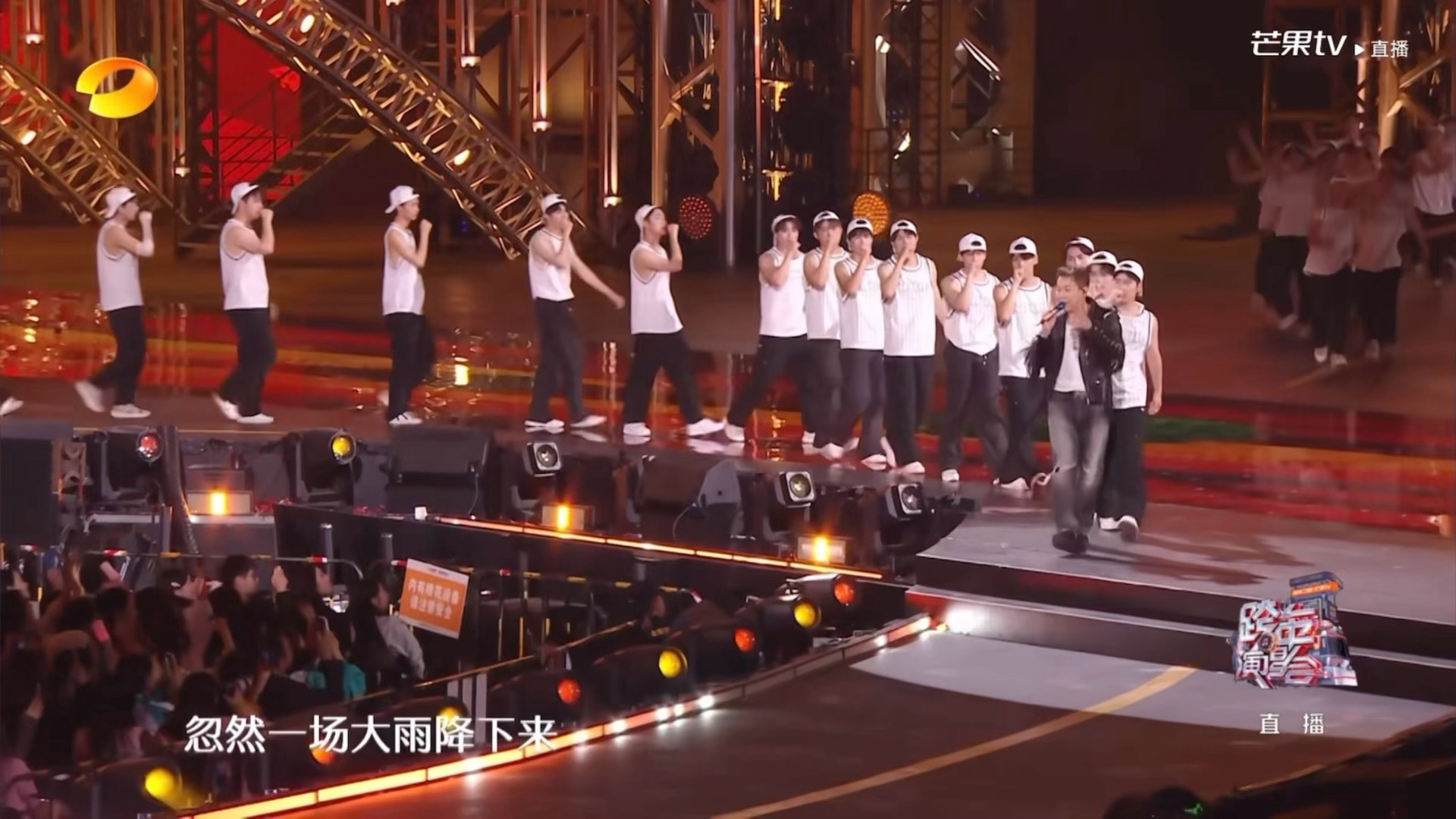 伴舞模仿陶喆演唱引发热议|_新浪娱乐_新浪新闻