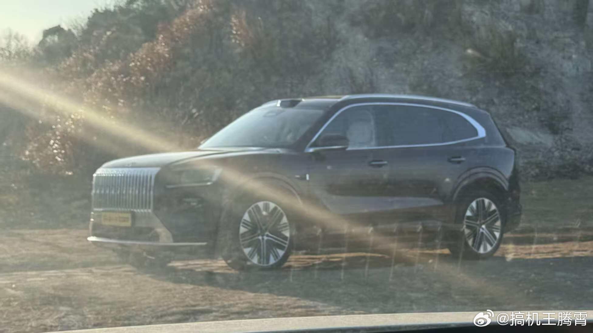 极氪8X实车曝光，圆润硬朗风格延续9X设计-新浪汽车