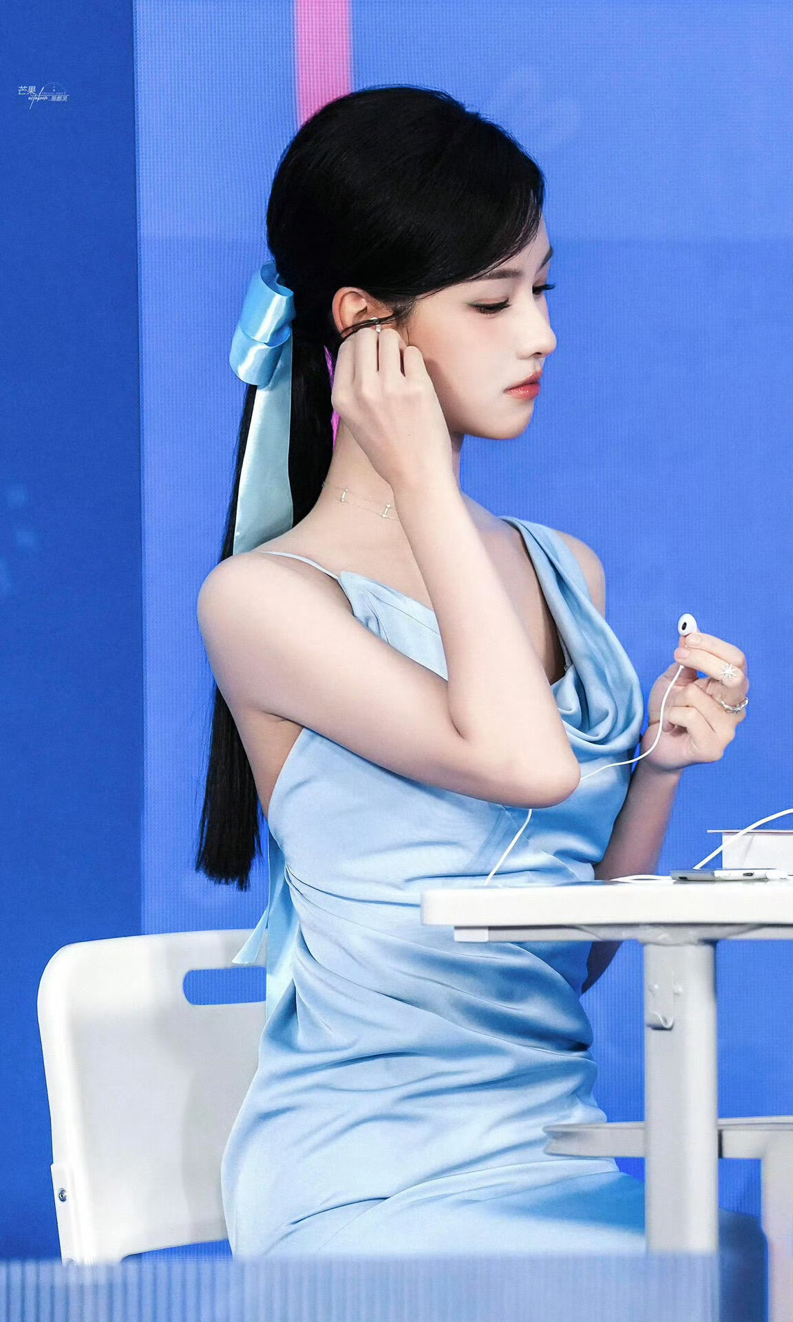 陈都灵戴无框眼镜获赞清冷高智感女神