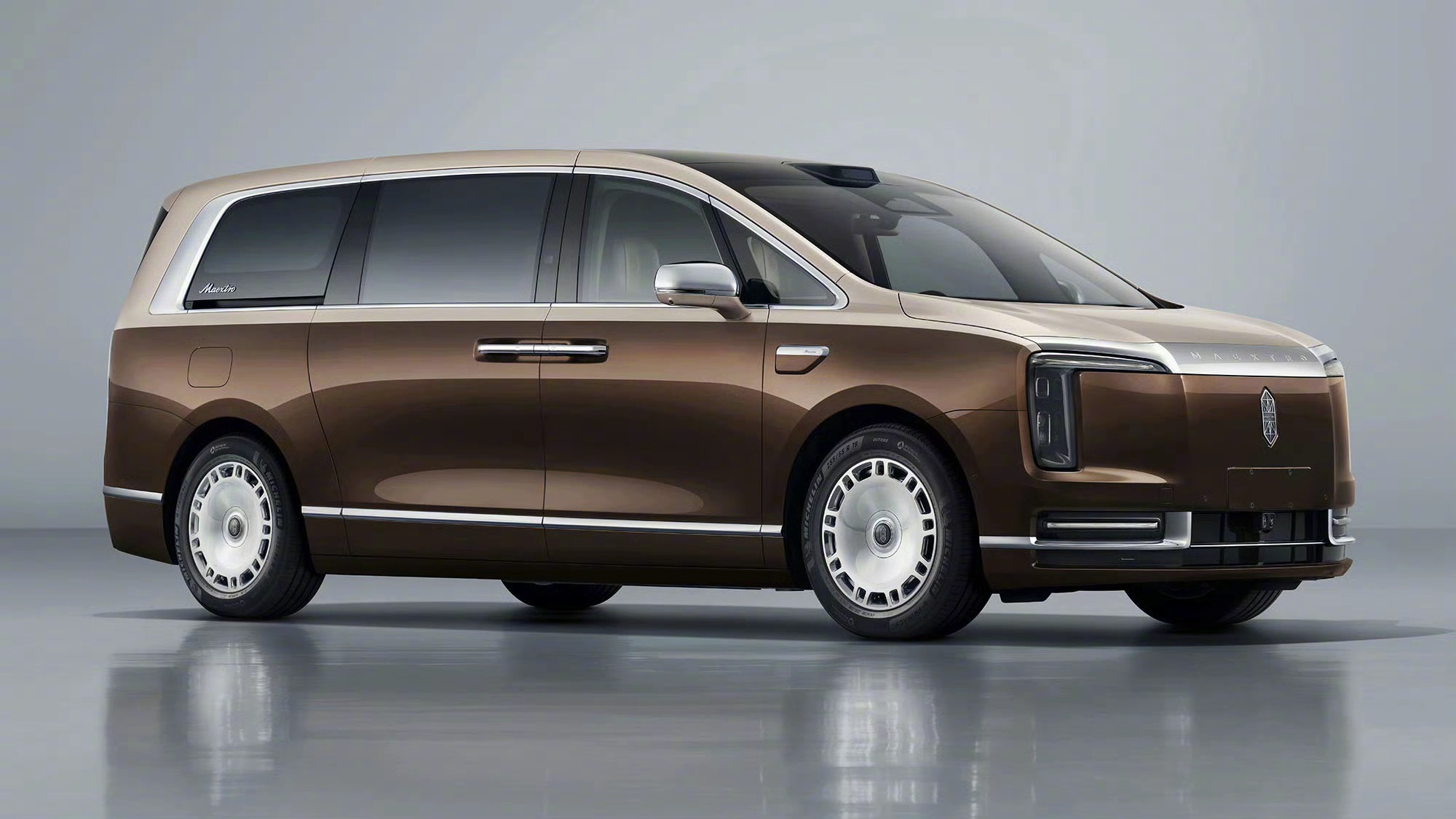 尊界V800发布，<em>车</em><em>长</em>5.5米增程MPV亮相
