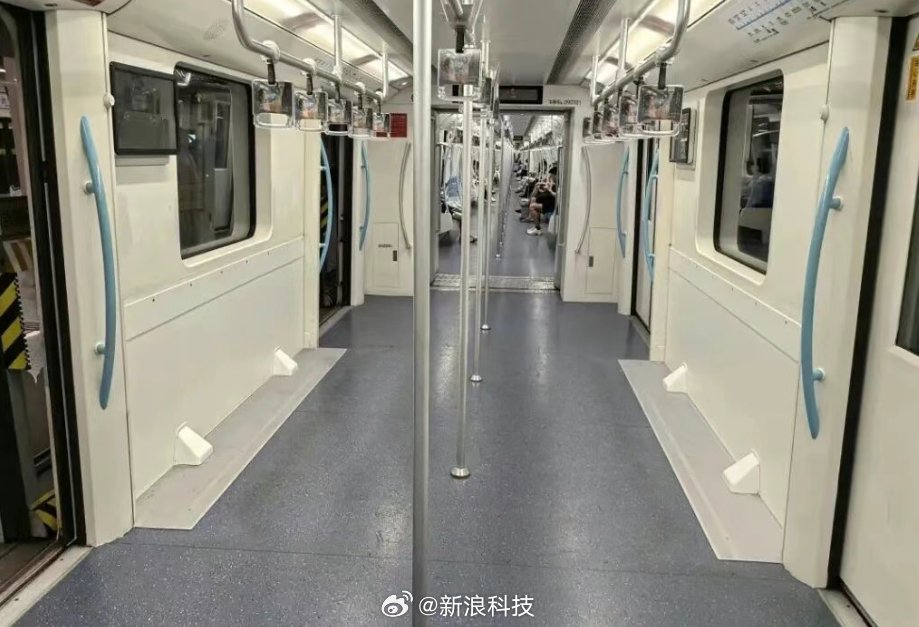 上海地铁9号线试点拆除部分座位增加载客量