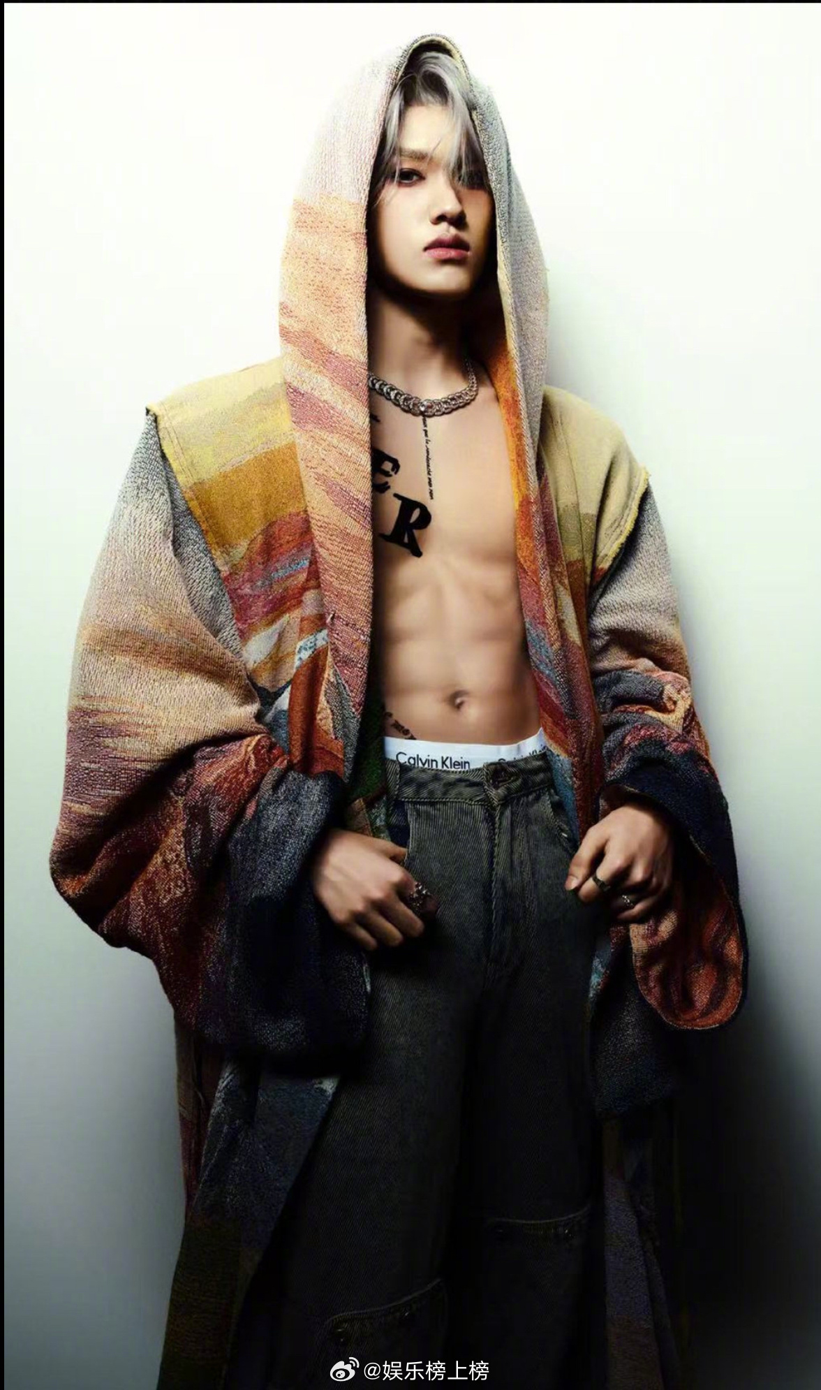 张极19岁生日写真曝光,腹肌照引关注_新浪新闻