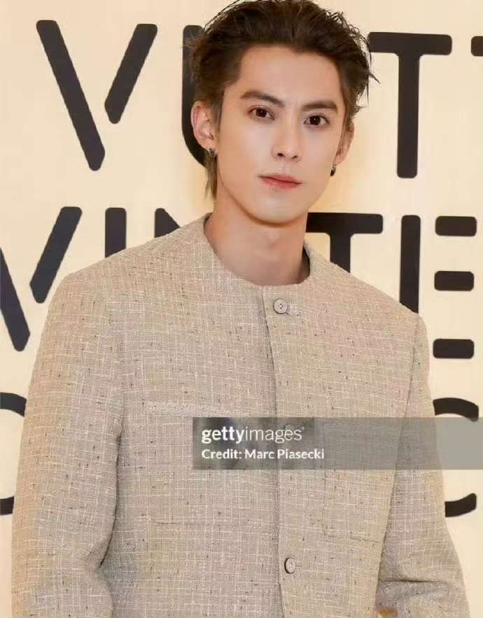 王鹤棣LV大秀G社生图状态获赞|权威_新浪娱乐_新浪新闻
