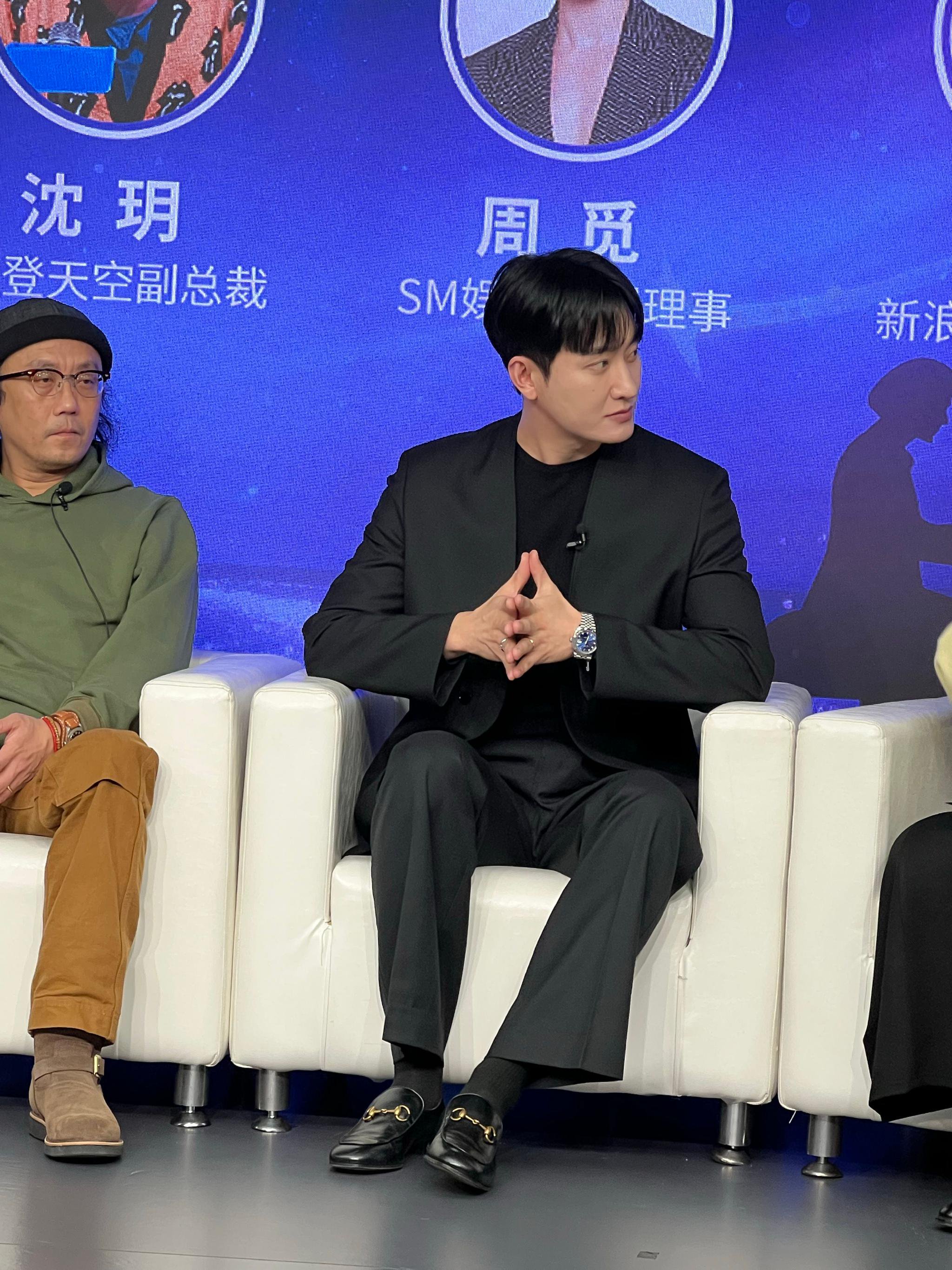 周觅称SM中国艺人众多，回忆SuperJuniorM组合|周觅_新浪新闻