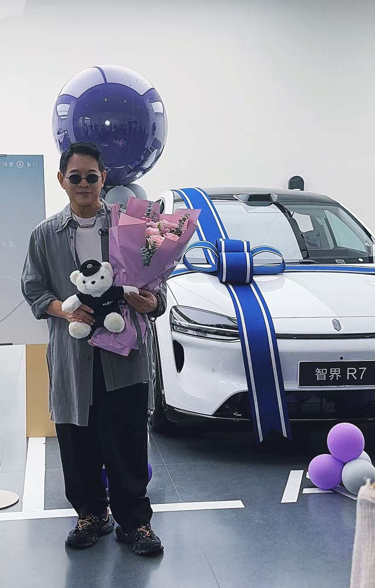 李连杰为女儿选智界R7作新婚礼物,黑科技满配引关注-新浪汽车