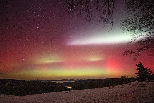 极光幕中的奇异形状和颜色20260123001447|天文学|天文|法国|超新星|恒星_新浪新闻