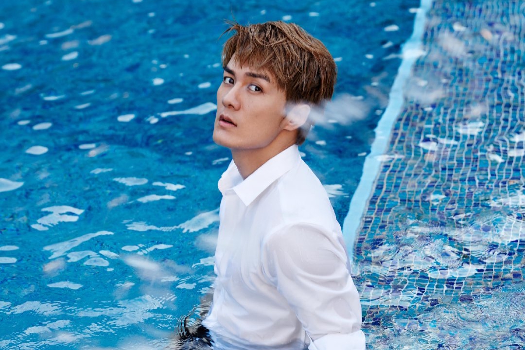 吴克群官宣恋情与女友大秀恩爱两人相差13岁