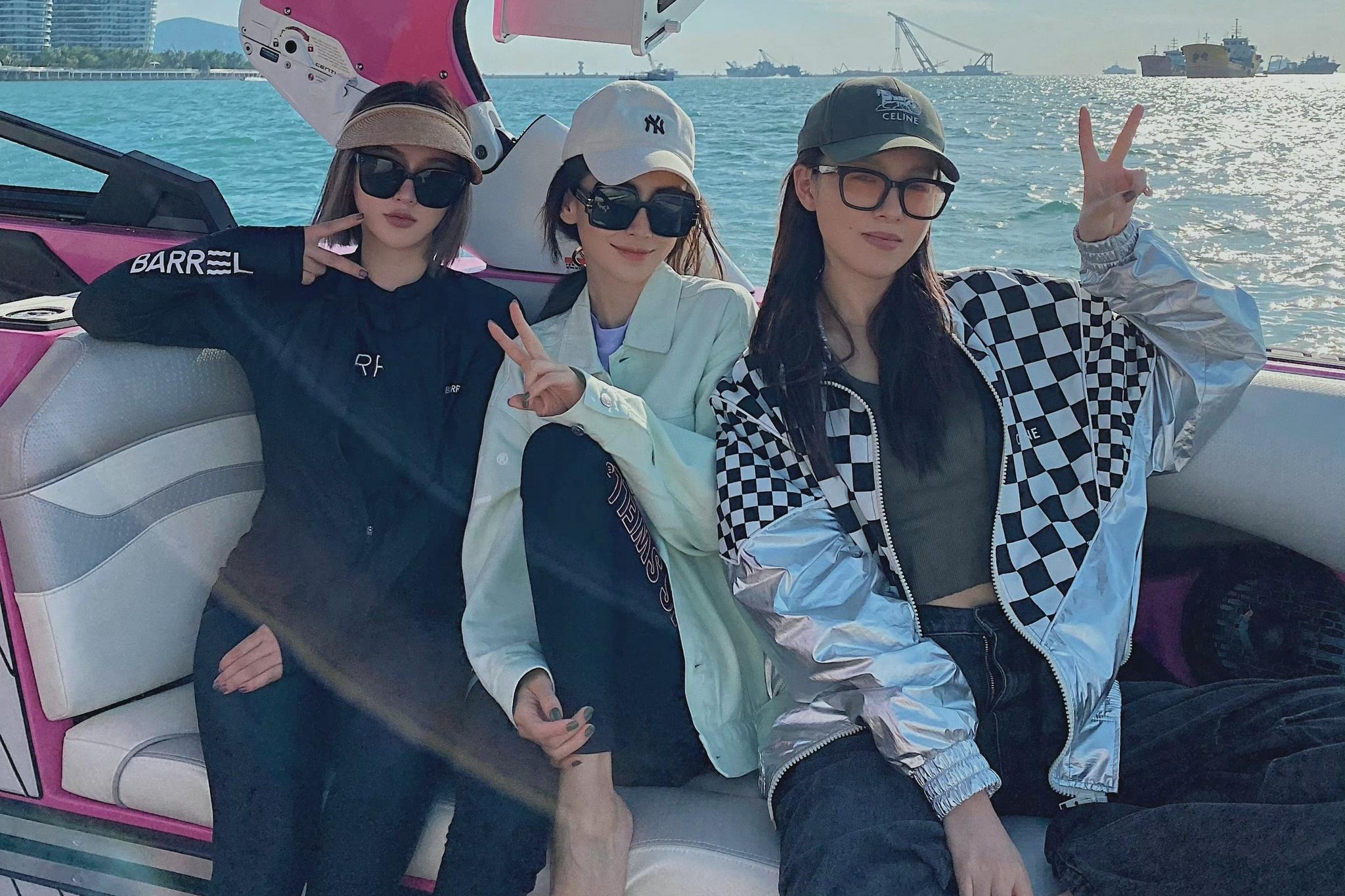 与闺蜜出海游玩,大秀性感好身材|杨颖|闺蜜|出海_新浪新闻