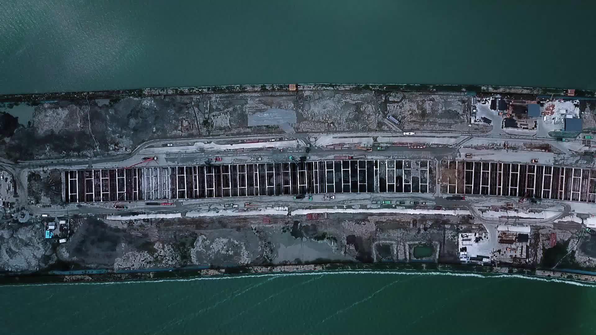 航拍苏州阳澄湖在建的湖底隧道工程400米高空下非常壮观