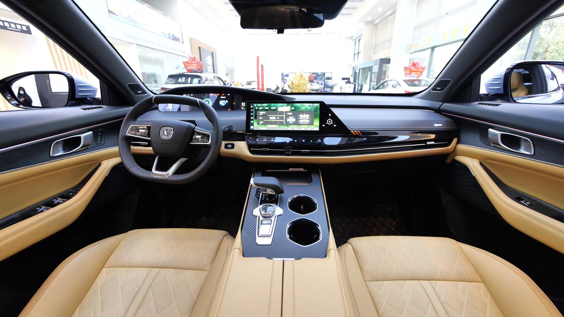 什么车型有纯红内饰的