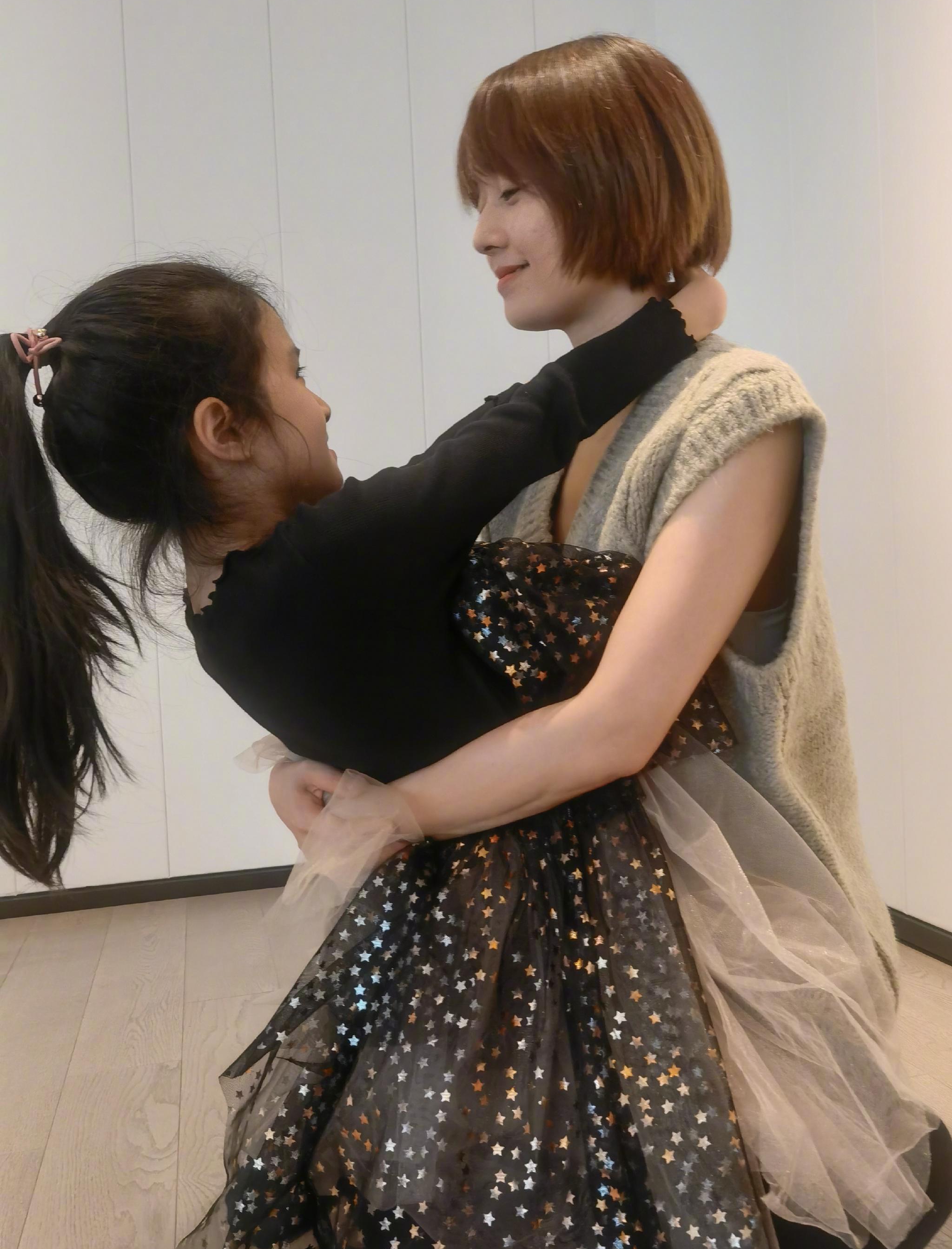 为小女儿庆生,8岁女儿大变样|马伊琍|小女儿|庆生_新浪新闻