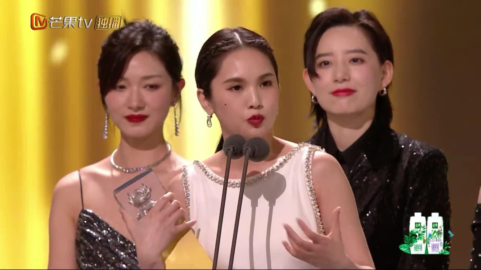 杨丞琳觉得找艺人朋友打call尴尬,那英说听完杨丞琳的话有点心虚