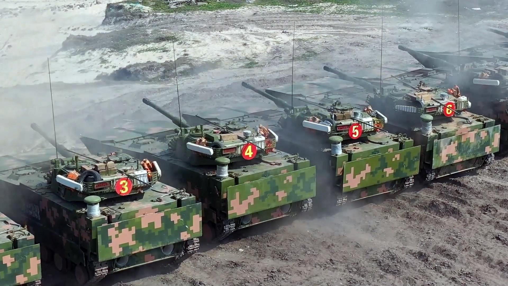 两栖重型合成旅海上实弹射击,画面高燃!