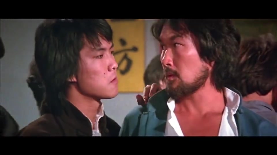 干掉水牢守卫,冒充守卫拖延敌人,元彪趁机带人跑 为您推荐: 睡拳怪招