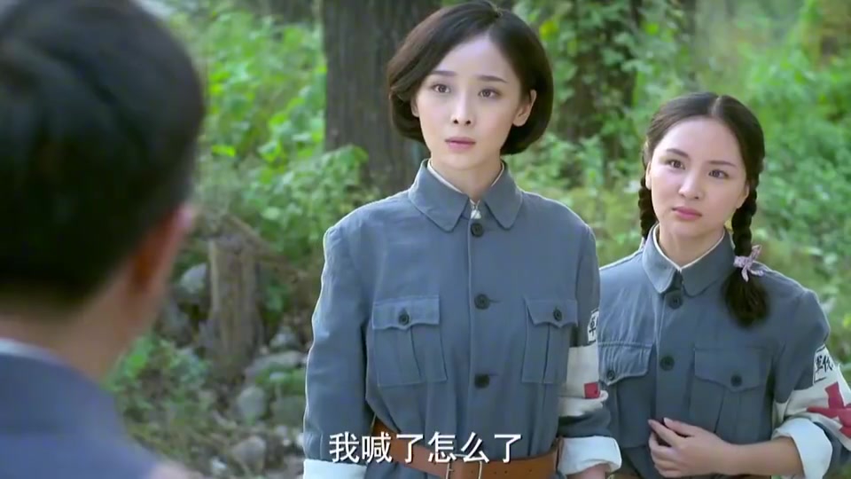 怒放:团长新媳妇跑了,下秒团长硬生生扛了回来,战士们拍手起哄