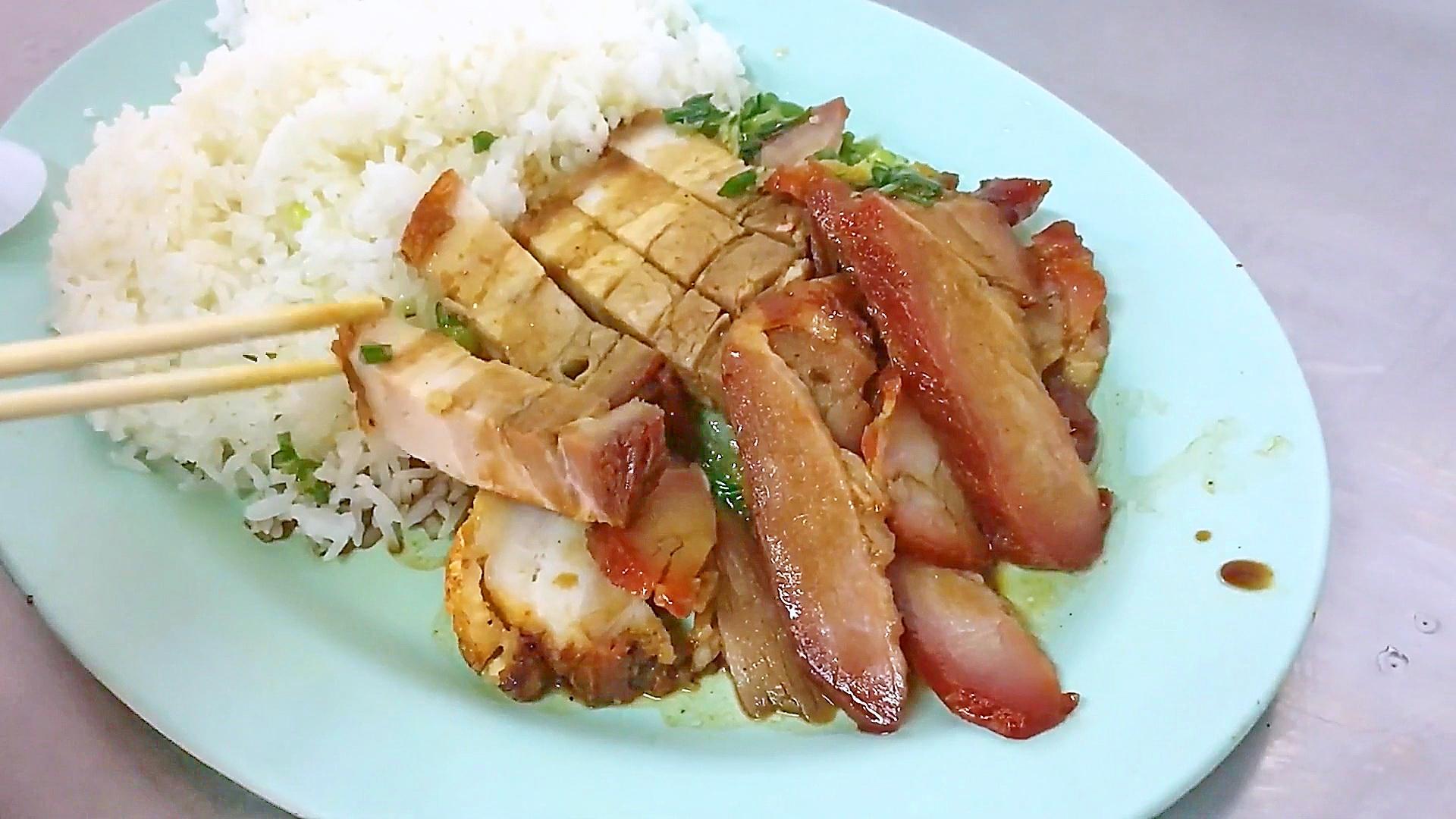 台湾夜市港式烧味饭,刀法比港澳精细,但也喜欢拍刀!