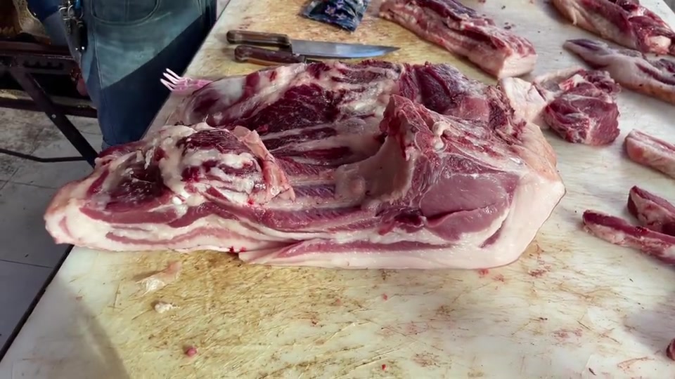 10元一斤的排骨卖不掉,小白一次买7斤,猪肉佬:亏本大甩卖